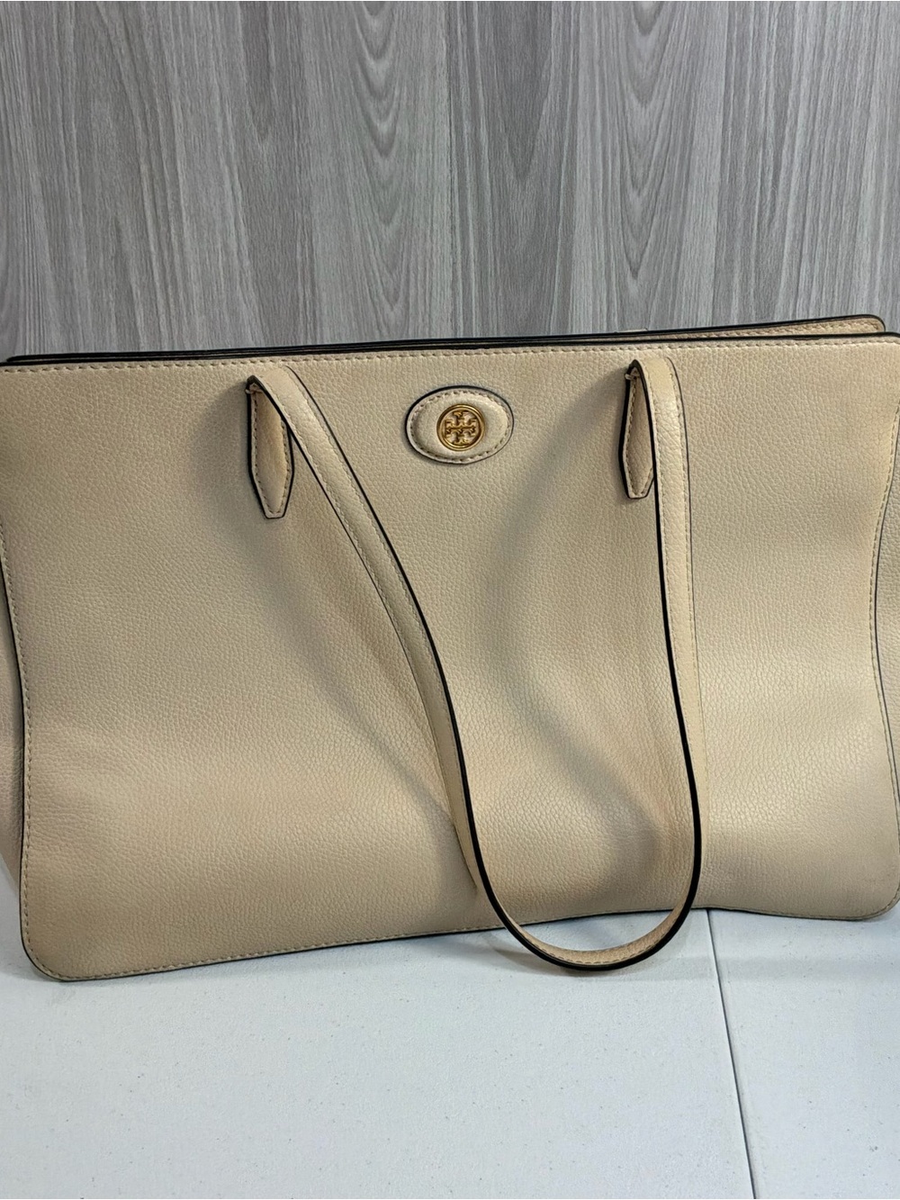 TORY BURCH Robinson Pebbled Leather Off White Beige Logo Tote Bag Purse Women